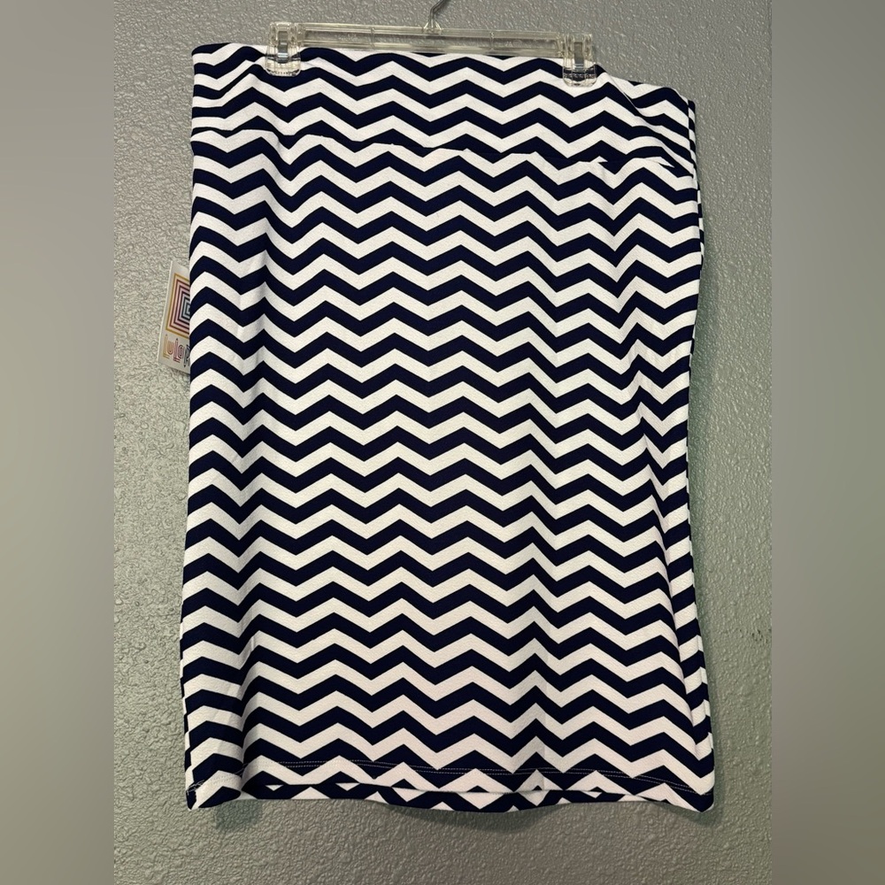 Lularoe Cassie 2XL NWT blue & white chevron